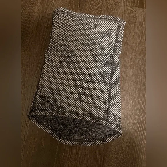 Lululemon reflective neck warmer - Picture 3 of 3